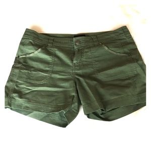 Marmot army green ladies hiking shorts sz10